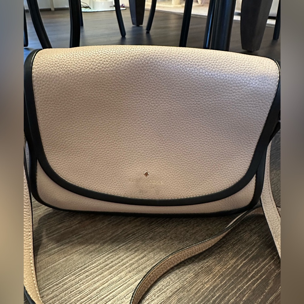 Kate Spade ♠️ cross body bag with storybook lining - Picture 2 of 9